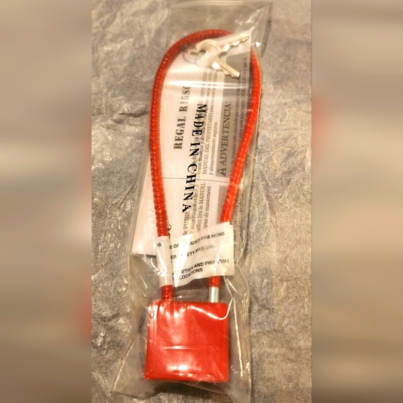 Regal Safety Lock w/ Keys NWT - Picture 1 of 5